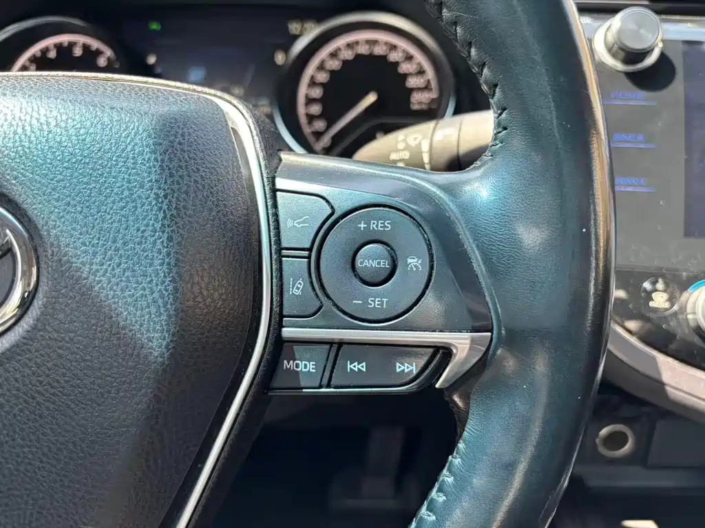 Toyota Camry 2020 — фото 12