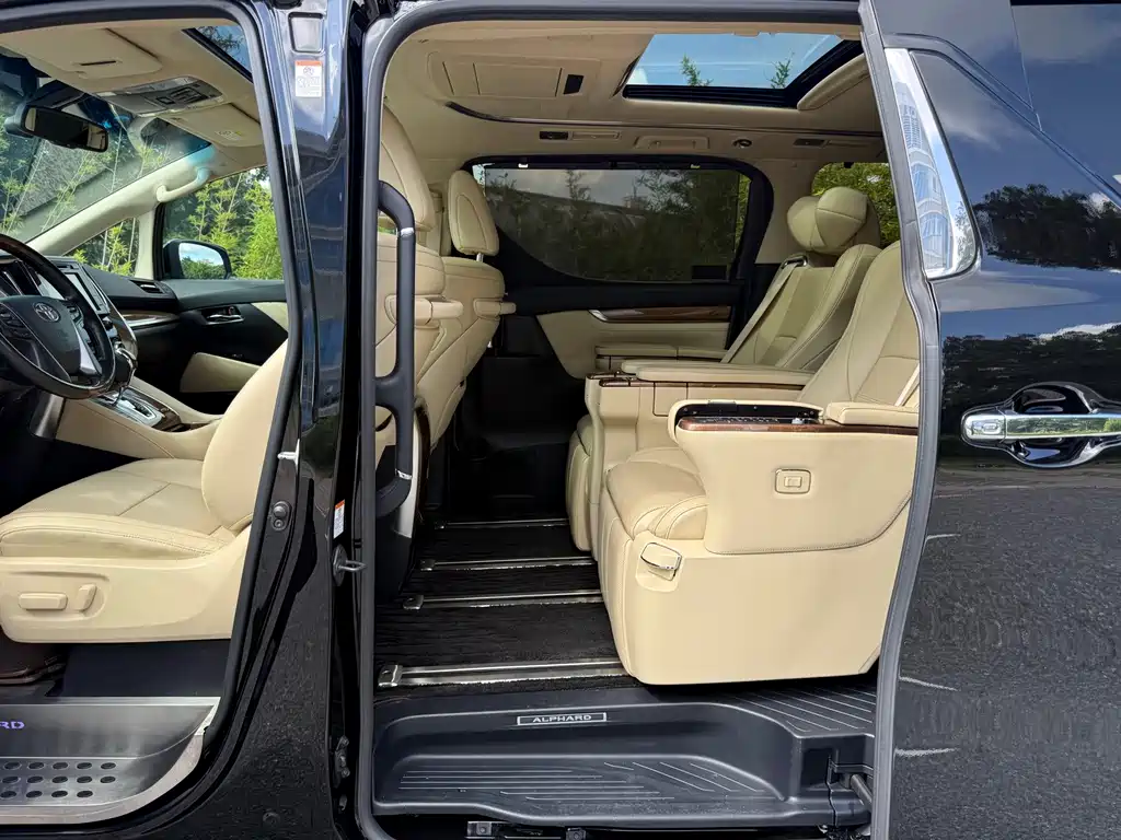 Toyota Alphard 2017 — фото 8