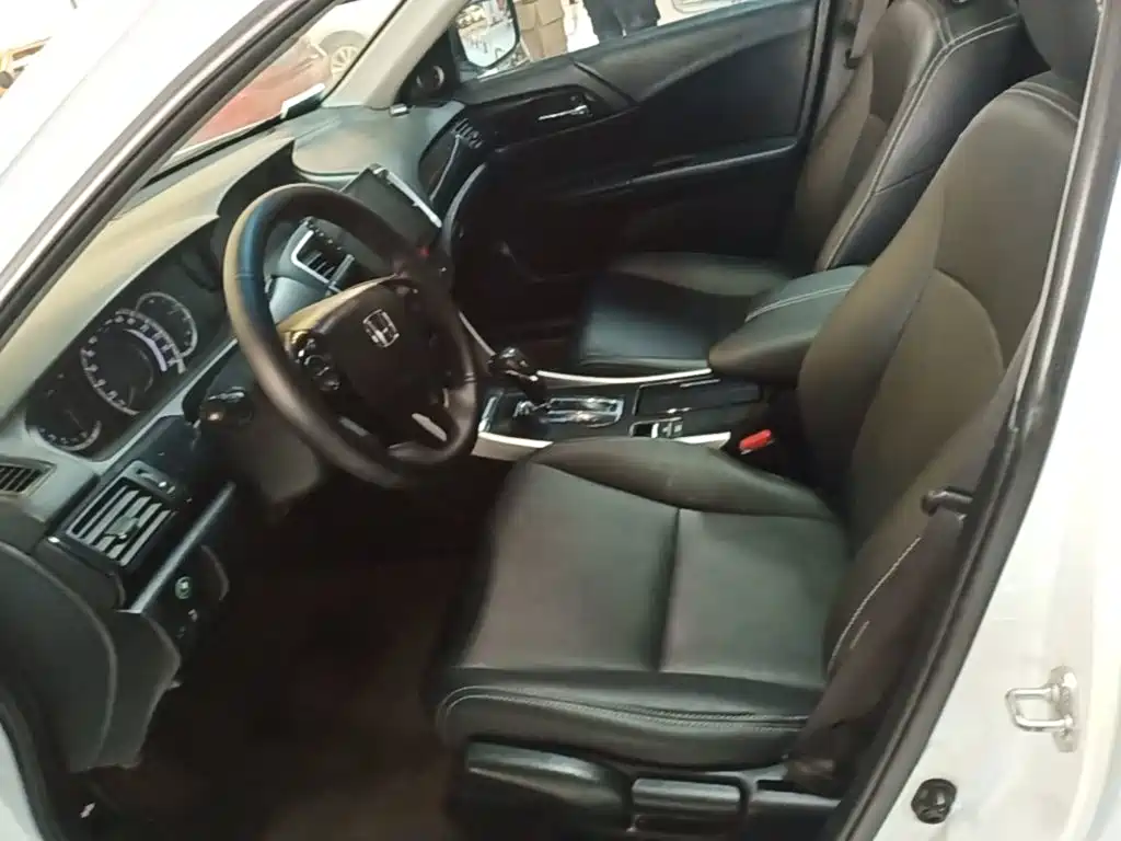Honda Accord 2018 — фото 15