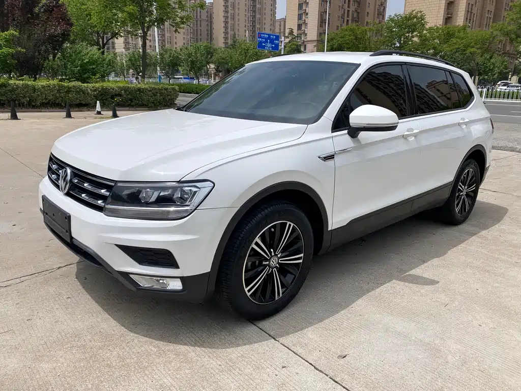 Volkswagen Tiguan L 2021 — фото 1