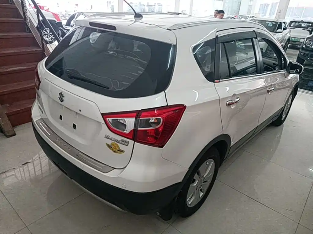 Suzuki S-Cross 2015