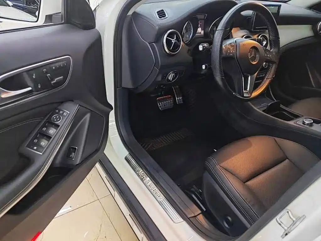 Mercedes-Benz GLA 2015 — фото 13