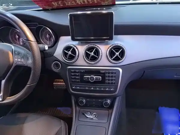 Mercedes-Benz GLA 2015