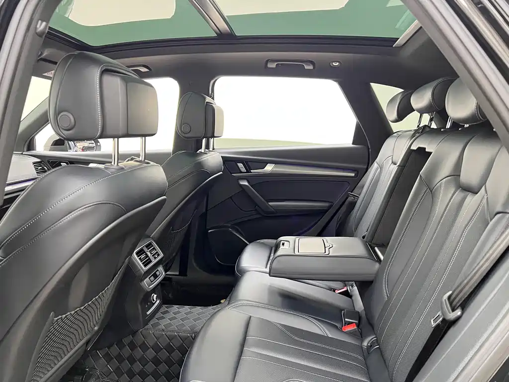 Audi Q5L 2025 — фото 18
