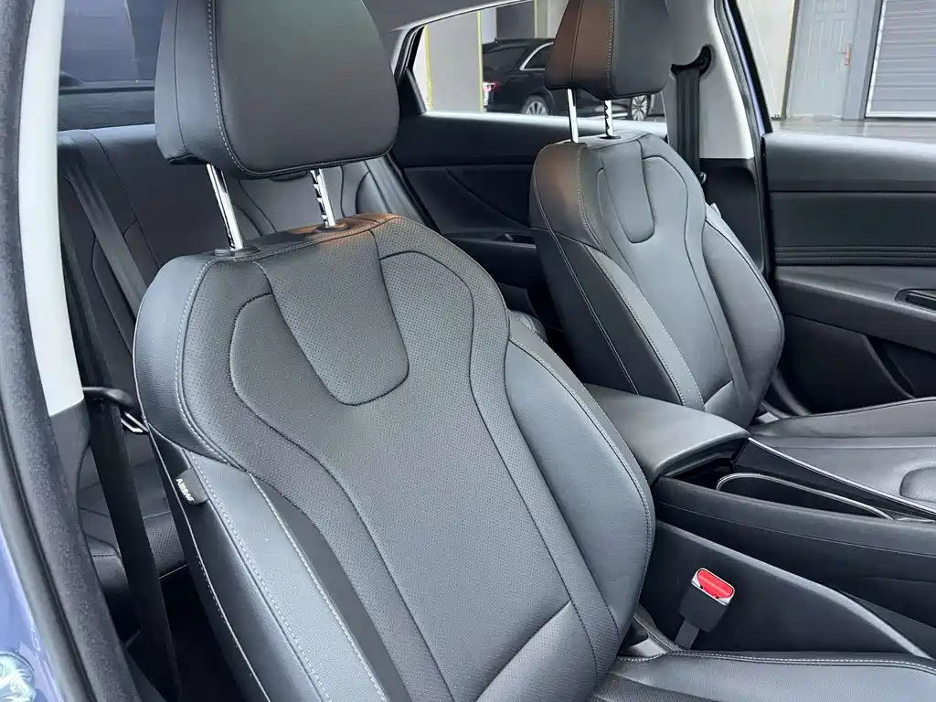 Hyundai Elantra 2023 — фото 13