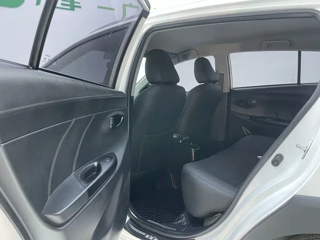 Toyota Yaris L 2023 — фото 17