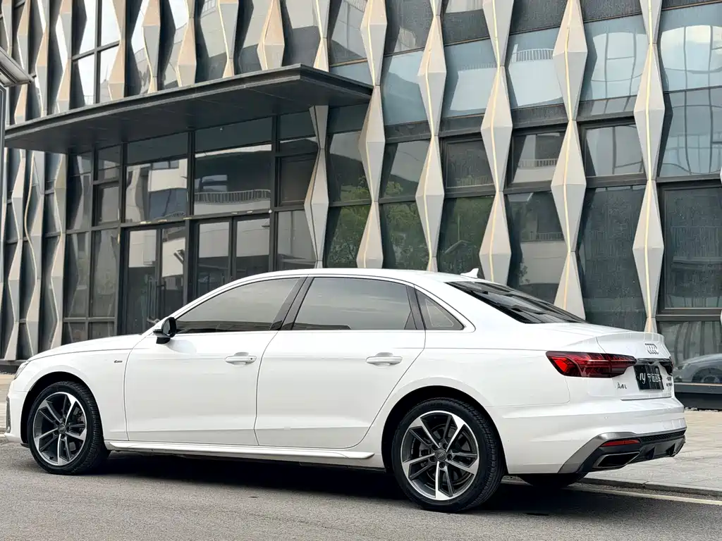 Audi A4L 2021 — фото 21