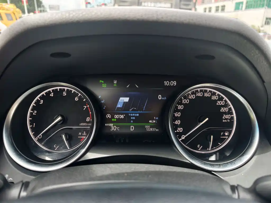 Toyota Camry 2019 — фото 16