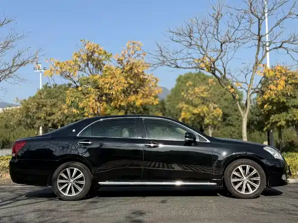Toyota Crown 2010