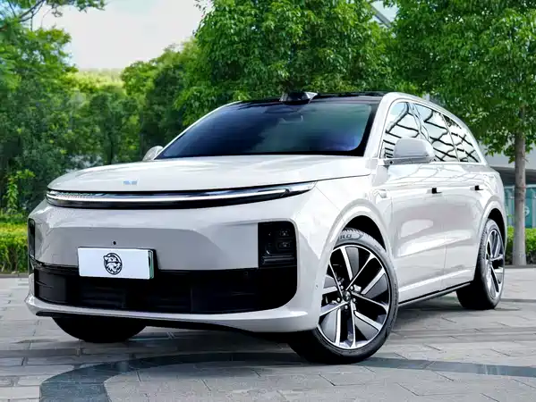 Li Auto L6 2025
