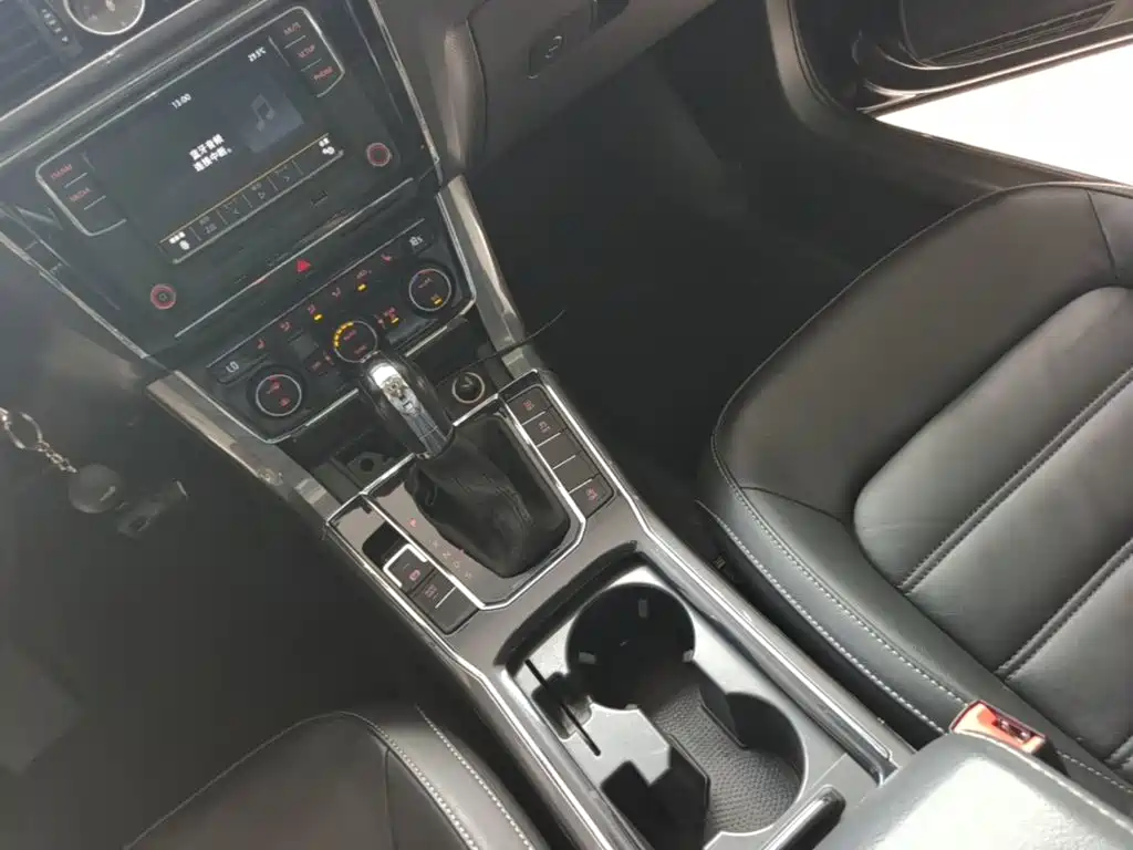 Volkswagen Passat 2017 — фото 14