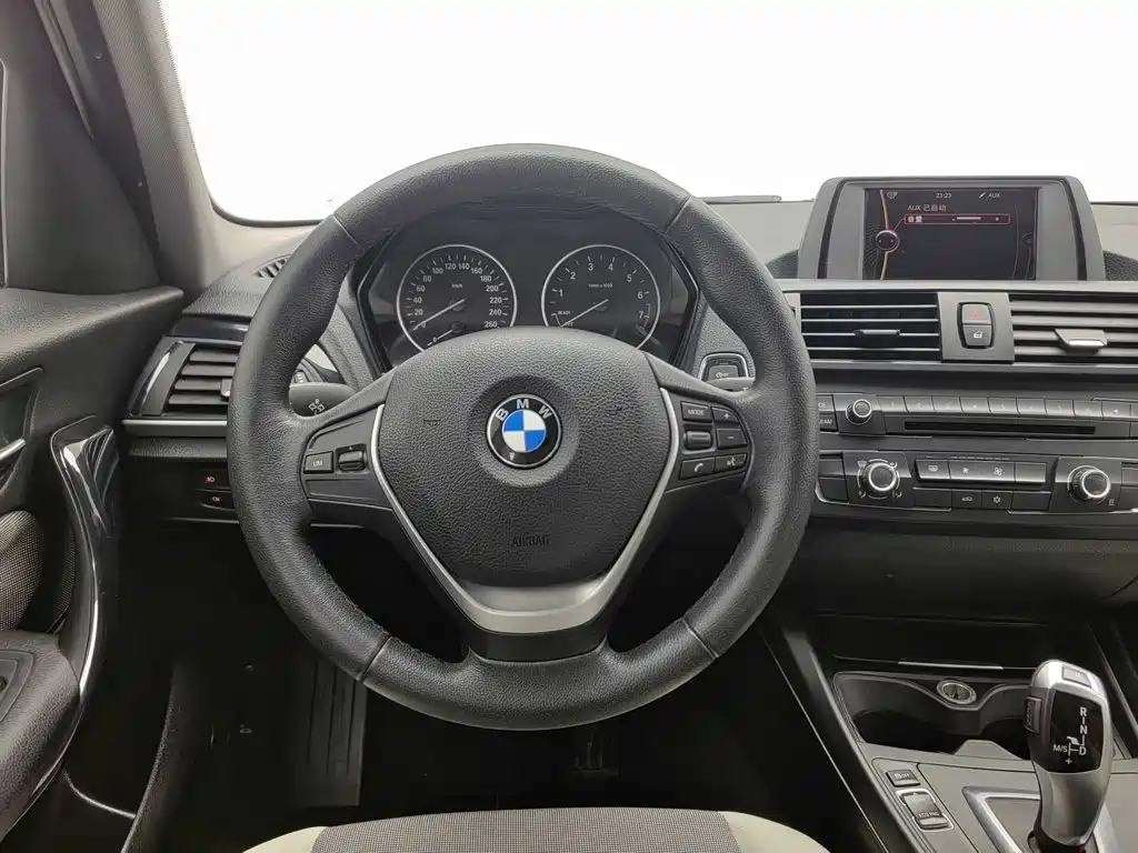 BMW 1 Series 2012 — фото 11