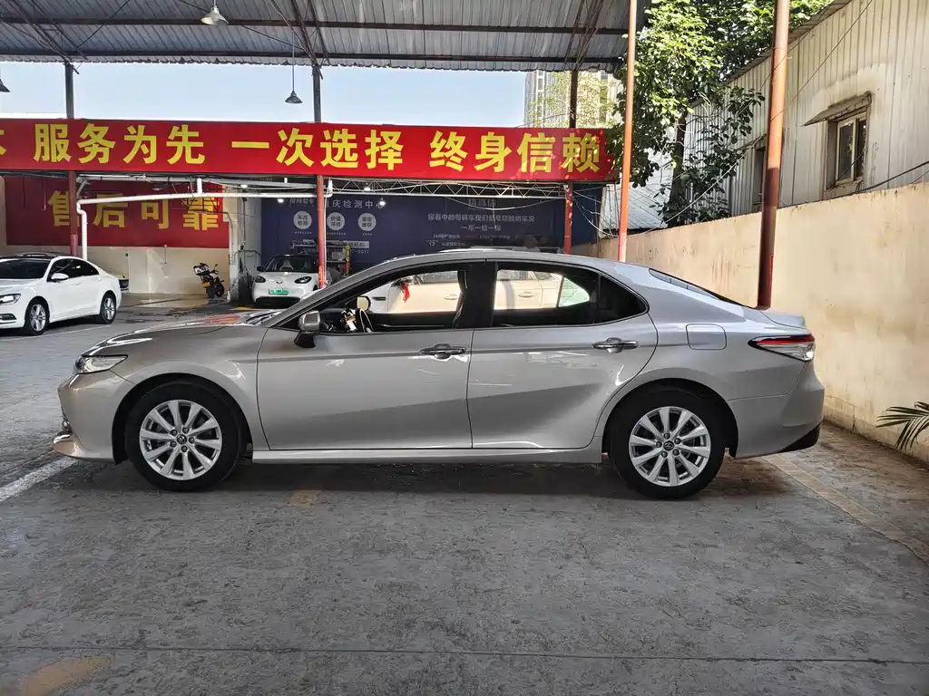 Toyota Camry 2018 — фото 9