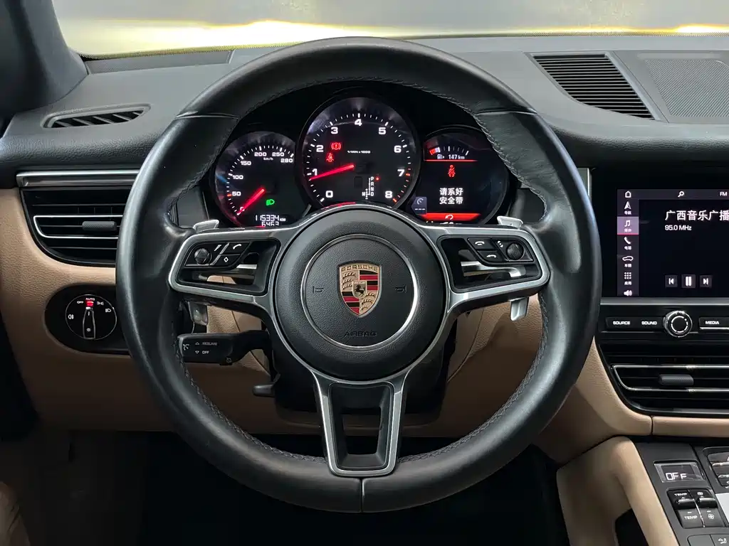 Porsche Macan 2020 — фото 14