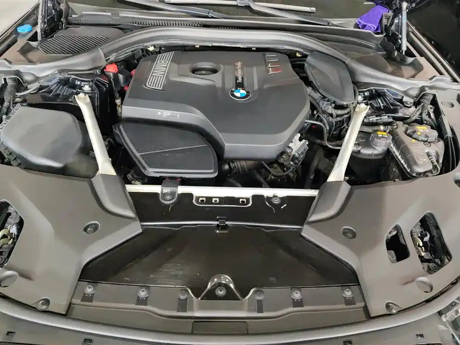 BMW 5 Series 2018 — фото 10