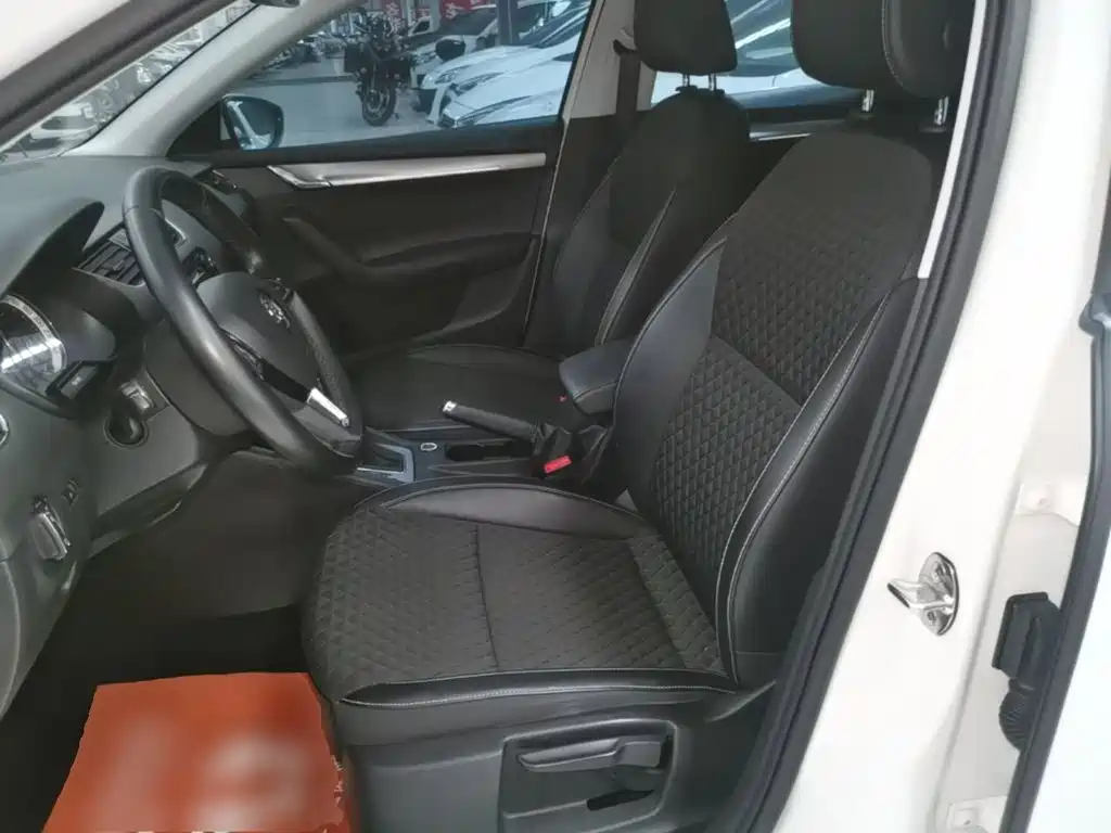 Skoda Octavia 2018 — фото 15