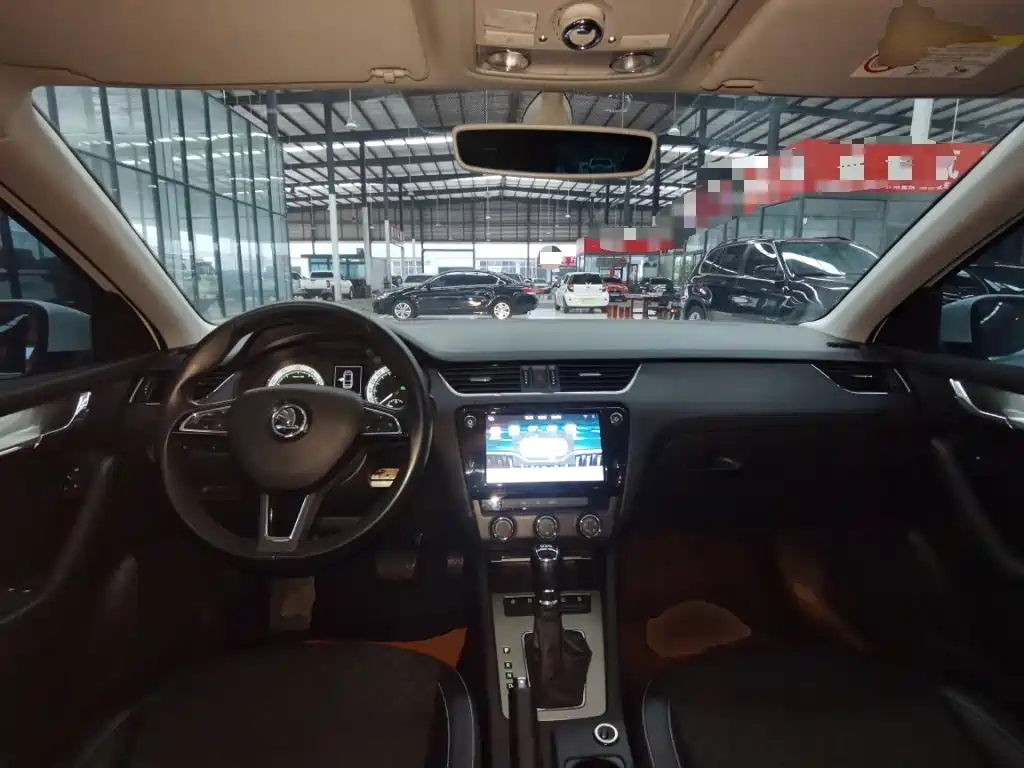 Skoda Octavia 2018 — фото 10