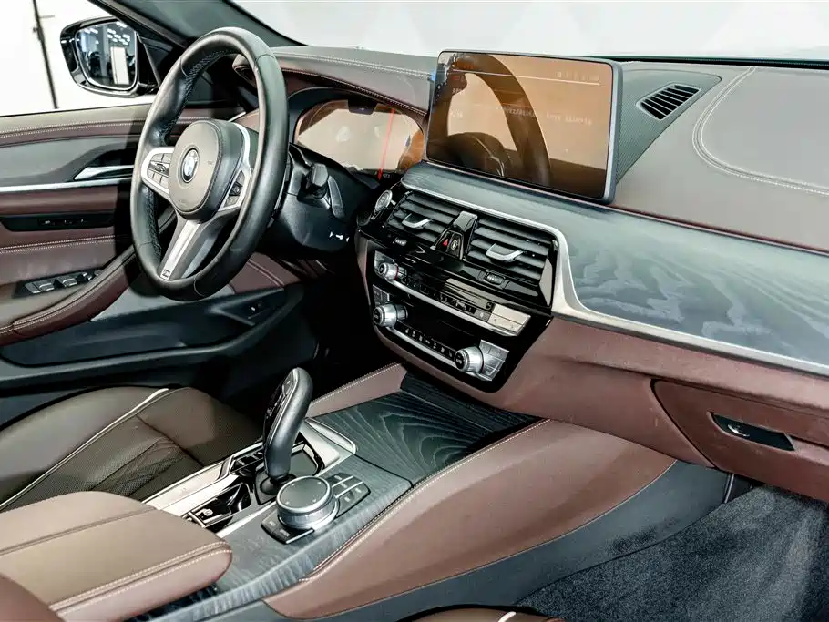 BMW 5 Series 2022 — фото 17