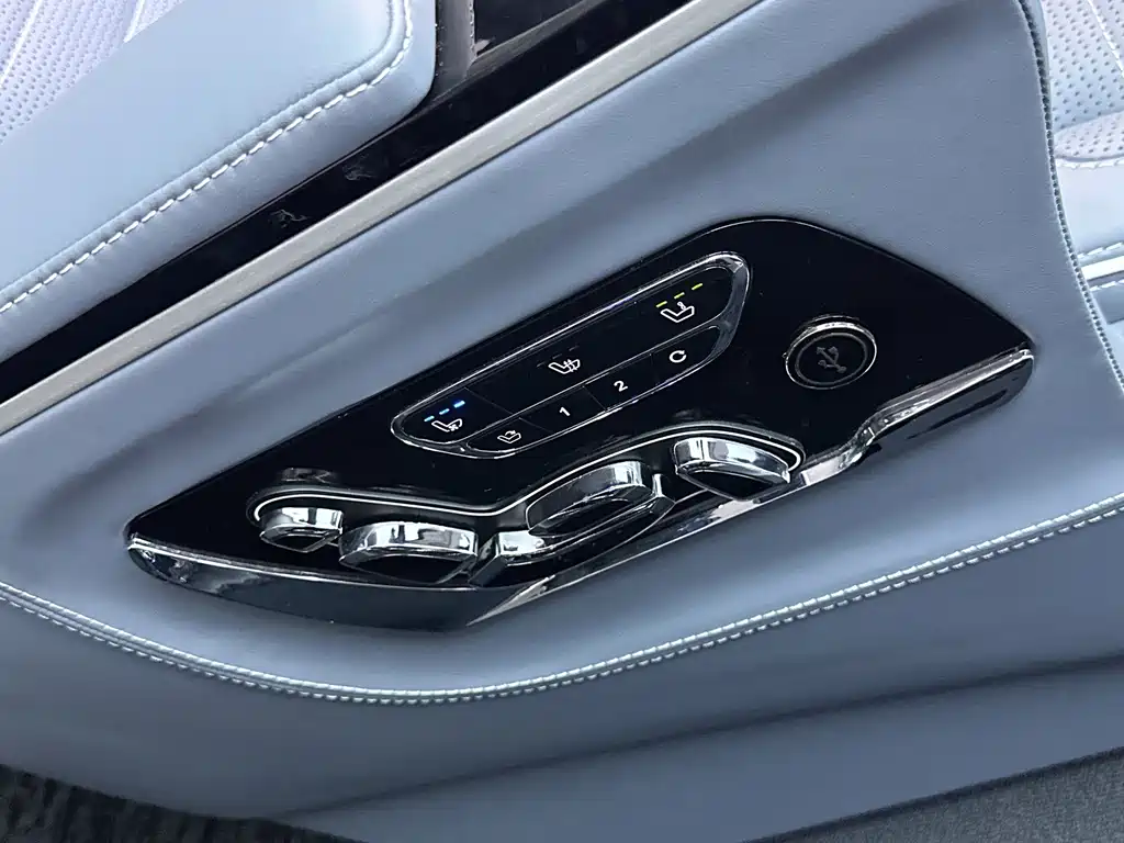 Lincoln Navigator 2022 — фото 11