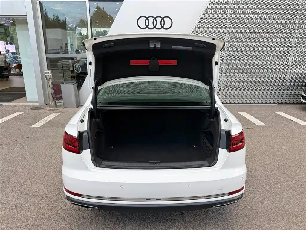 Audi A4L 2020 — фото 13