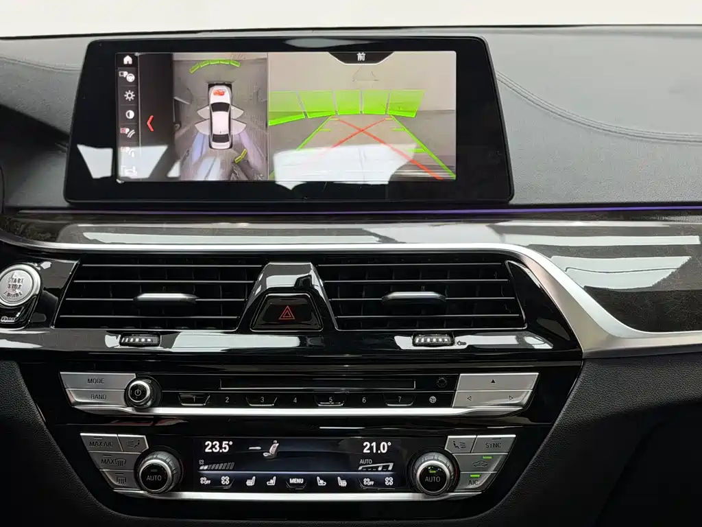 BMW 5 Series 2019 — фото 12