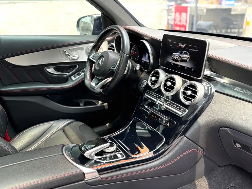 Mercedes-Benz GLC AMG 2018 — фото 17