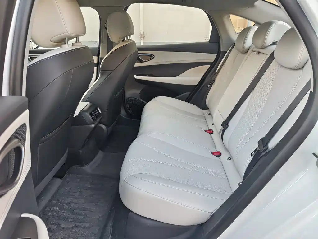 BYD Seal 05 DM-i 2025 — фото 9