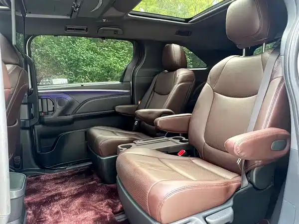 Toyota Granvia 2025