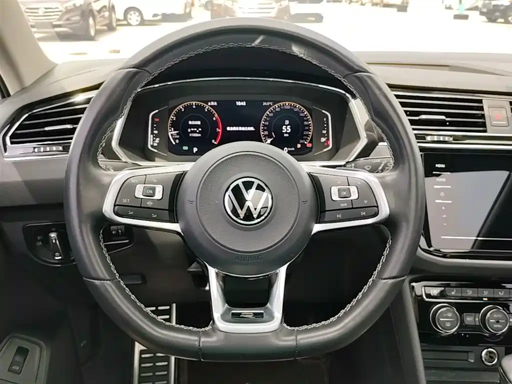 Volkswagen Tiguan L 2021 — фото 11