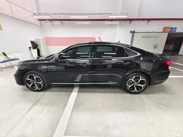 Volkswagen Passat 2023