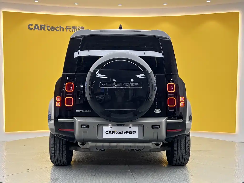 Land Rover Defender 2023 — фото 25