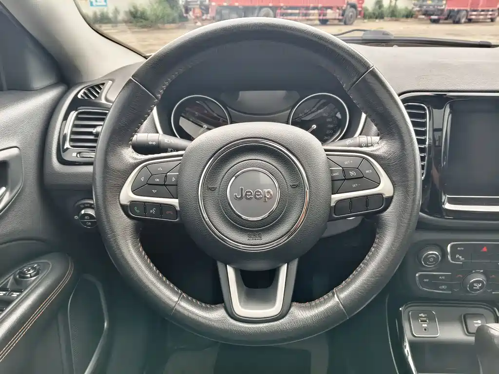 Jeep Compass 2019 — фото 15