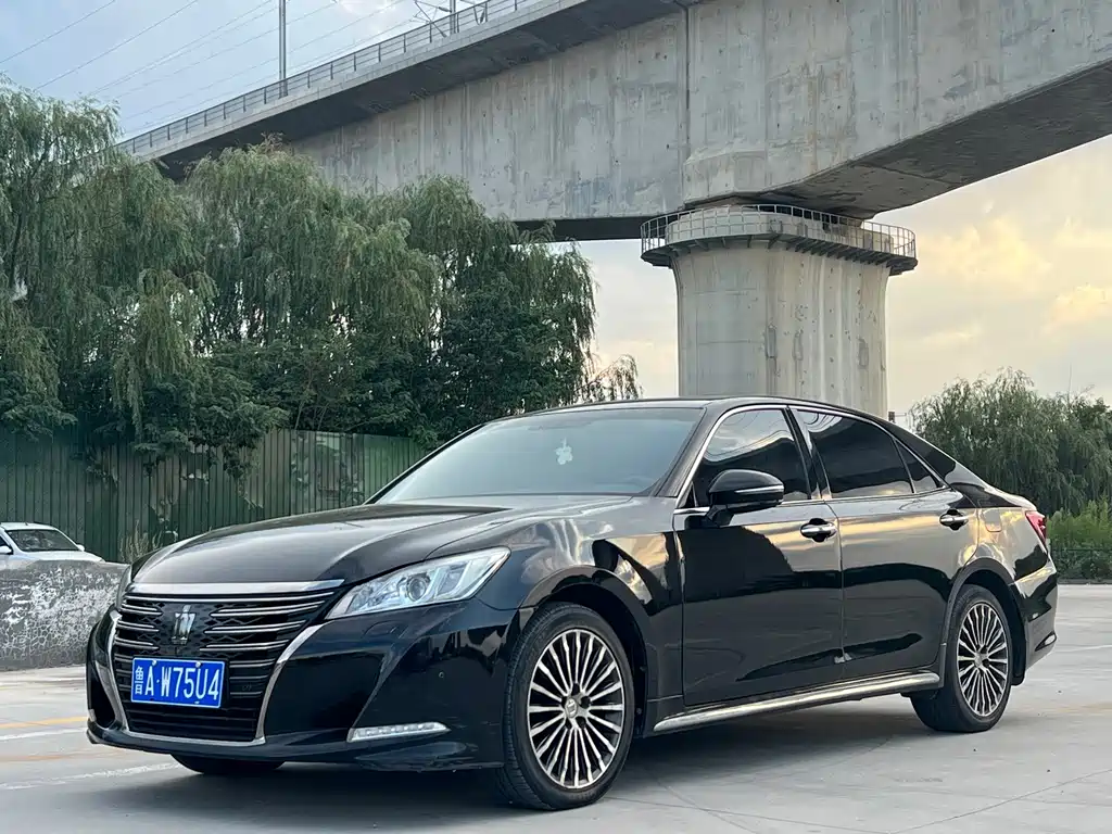 Toyota Crown 2019 — фото 1