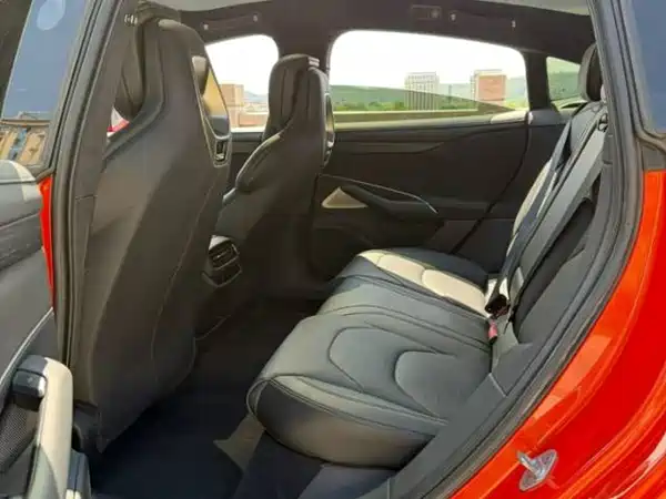 Xiaomi SU7 2024