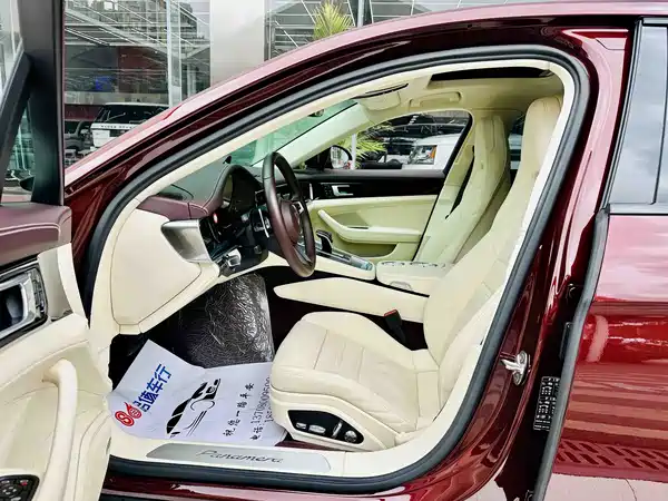 Porsche Panamera 2021