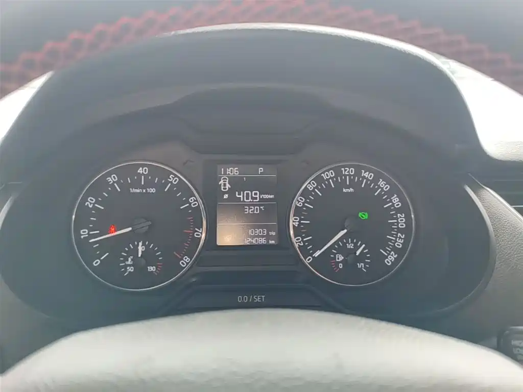 Skoda Octavia 2017 — фото 12