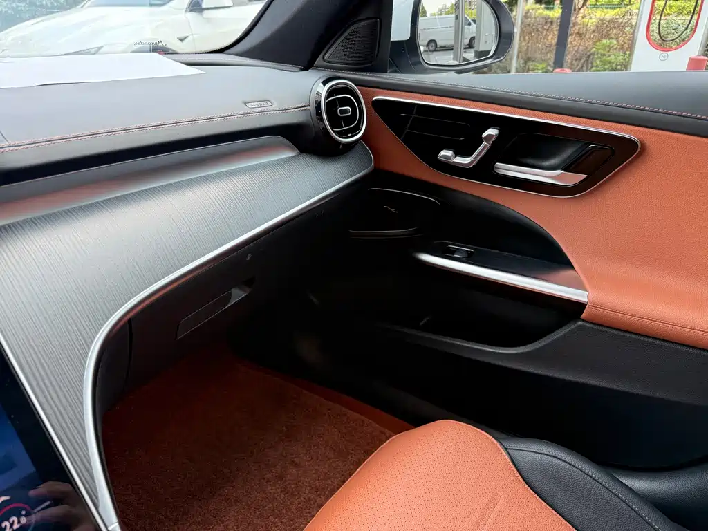 Mercedes-Benz C-Class 2024 — фото 8