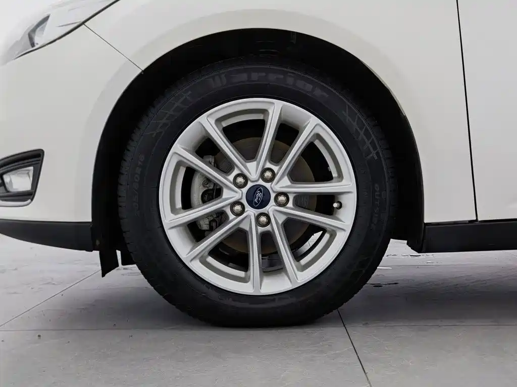Ford Focus 2016 — фото 17