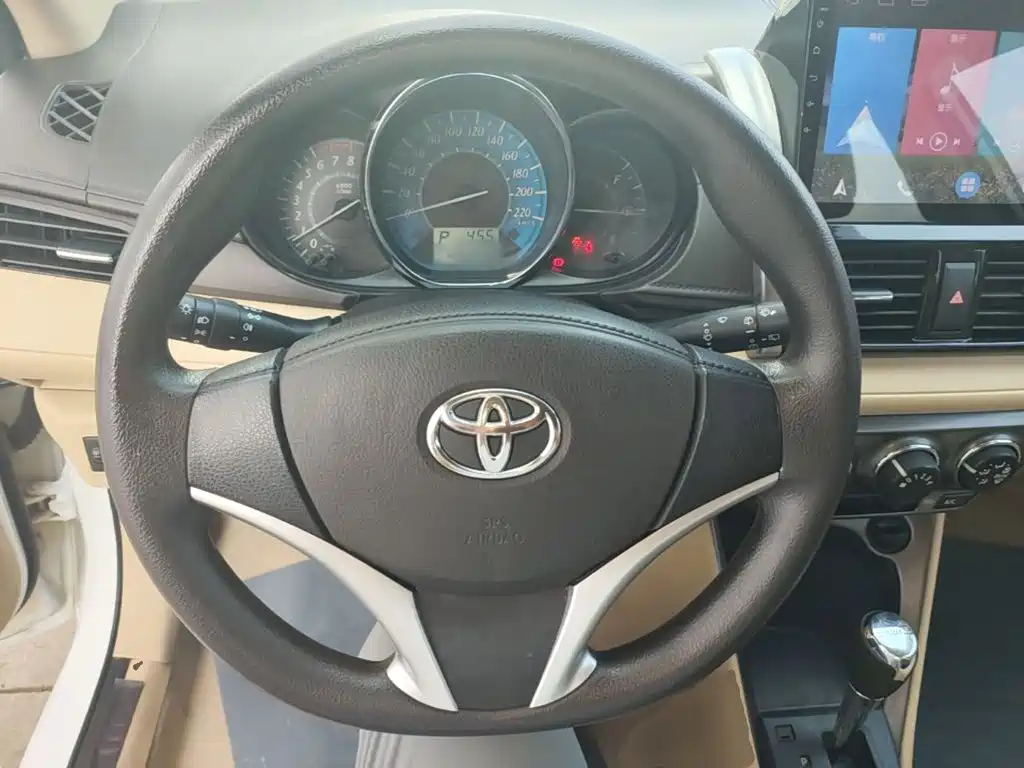 Toyota Yaris L 2015 — фото 11