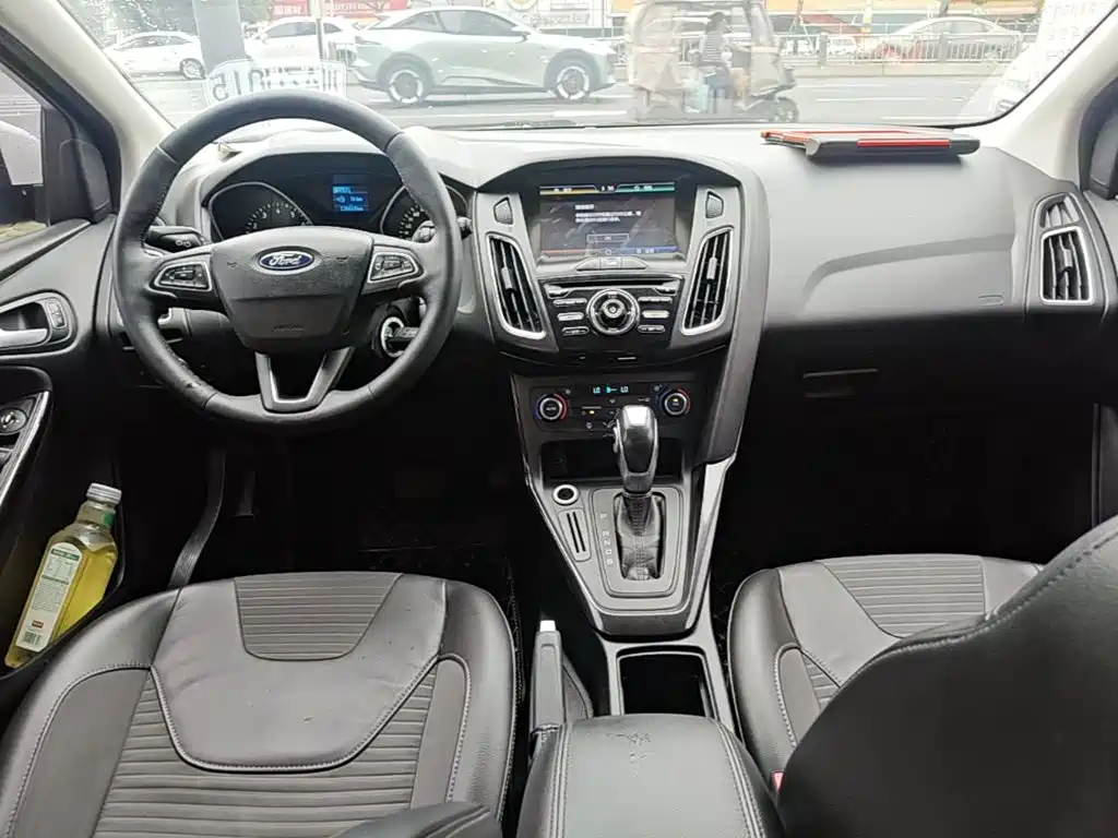 Ford Focus 2016 — фото 10