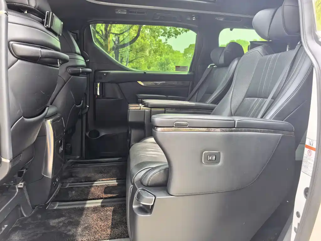 Toyota Alphard 2021 — фото 9