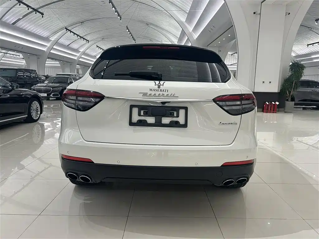 Maserati Levante 2018 — фото 20