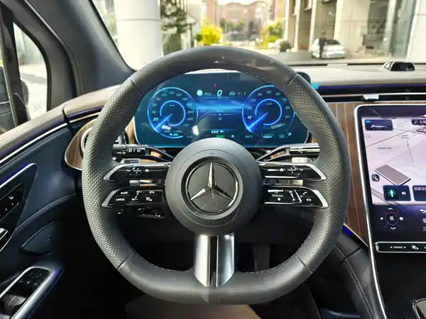 Mercedes-Benz EQE SUV 2025
