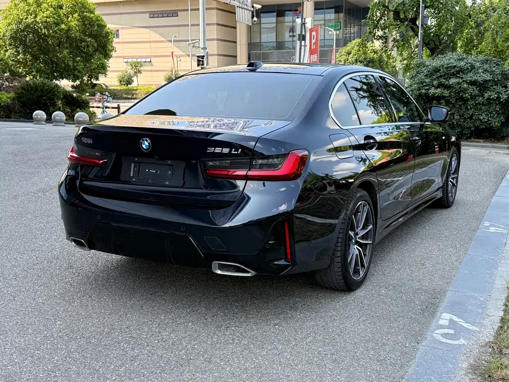 BMW 3 Series 2025 — фото 19