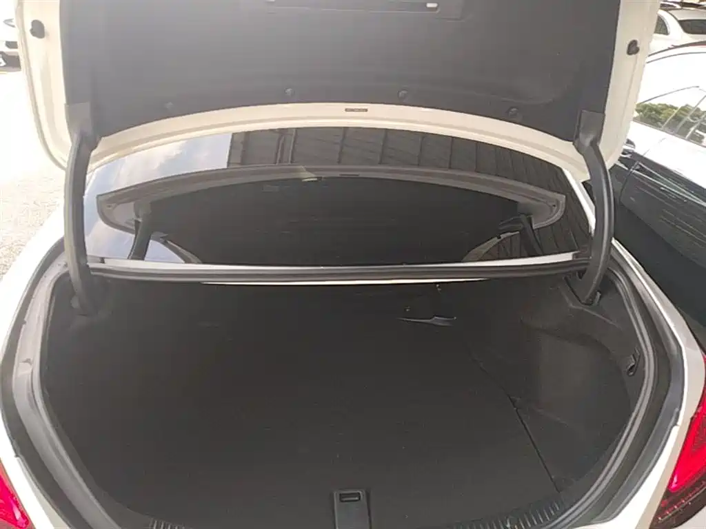 Mercedes-Benz C-Class 2019 — фото 19
