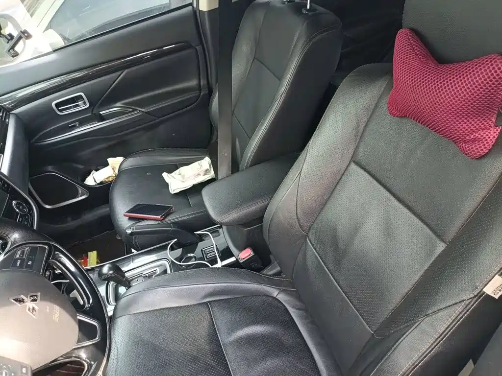 Mitsubishi Outlander 2018 — фото 16