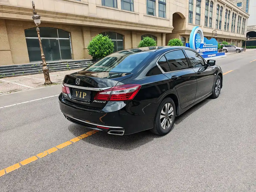 Honda Accord 2015 — фото 16