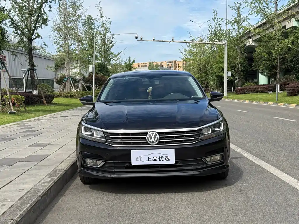 Volkswagen Passat 2018 — фото 2