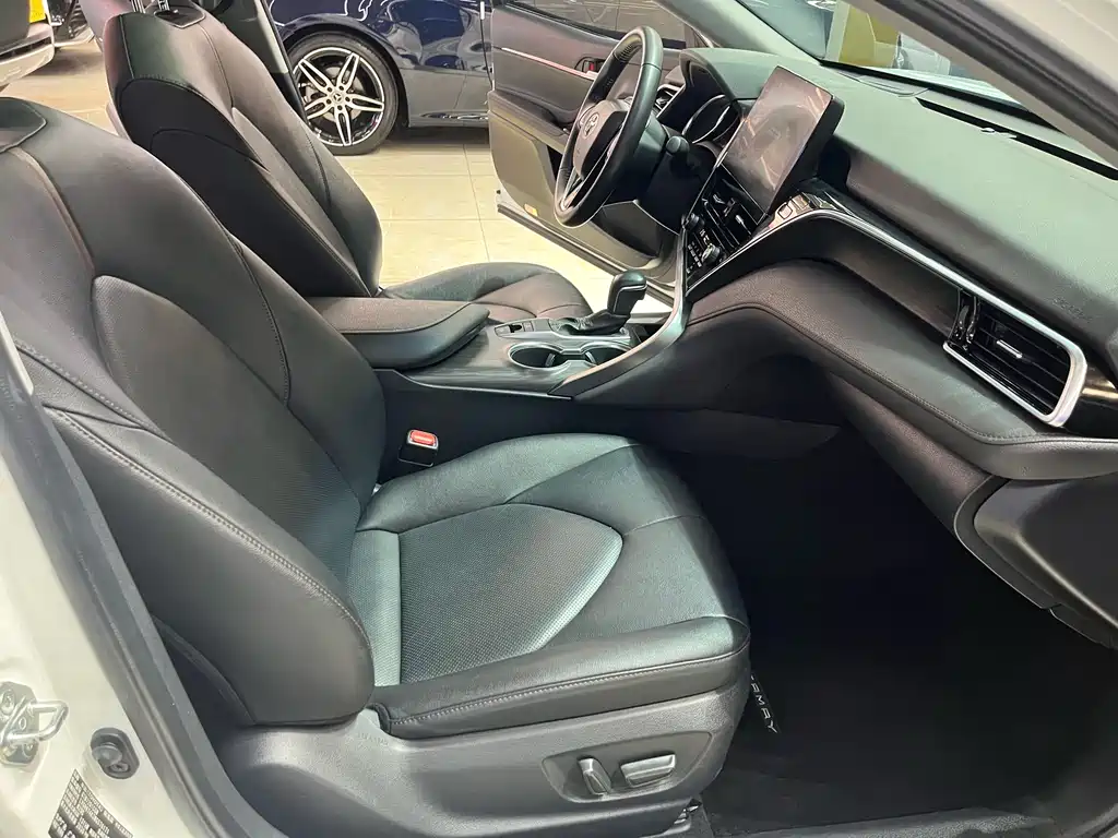 Toyota Camry 2021 — фото 13