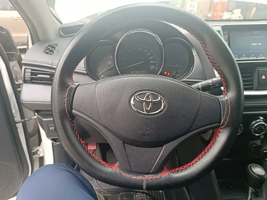 Toyota Yaris L 2017 — фото 11